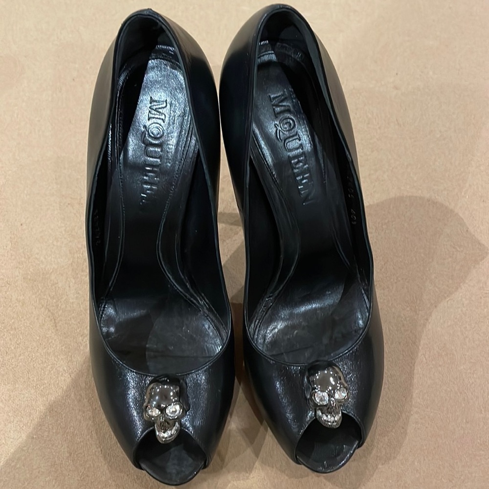 Alexander McQueen classic black skull heels